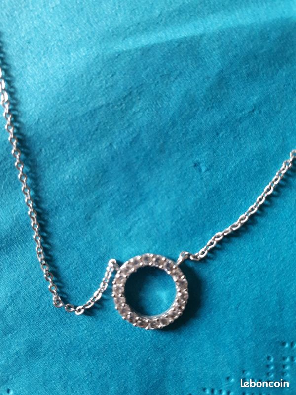 Pendentif en argent (image 1)