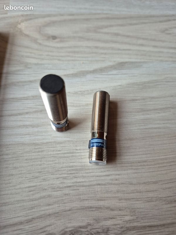 Lot de 2 Detecteurs inductifs Telemecanique XS112B3PAM12 (image 3)