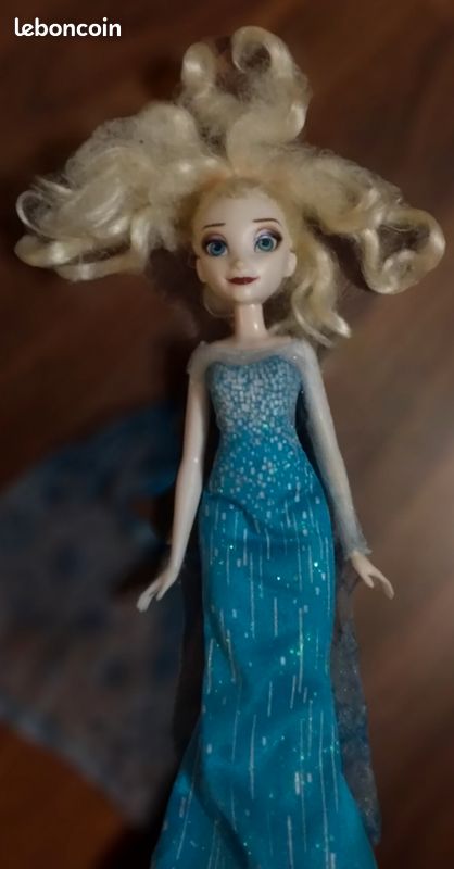 4 poupées + vêtements (image 11)