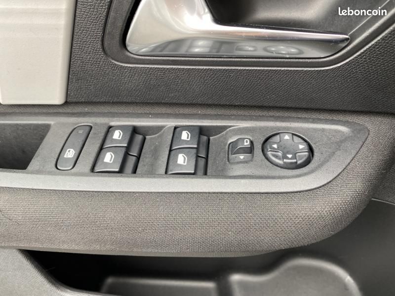 Citroen C4 PureTech 130ch S&S Feel (image 20)