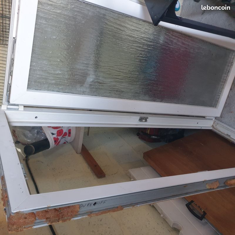 Fenetre PVC double vitrage et volet roulant (image 1)