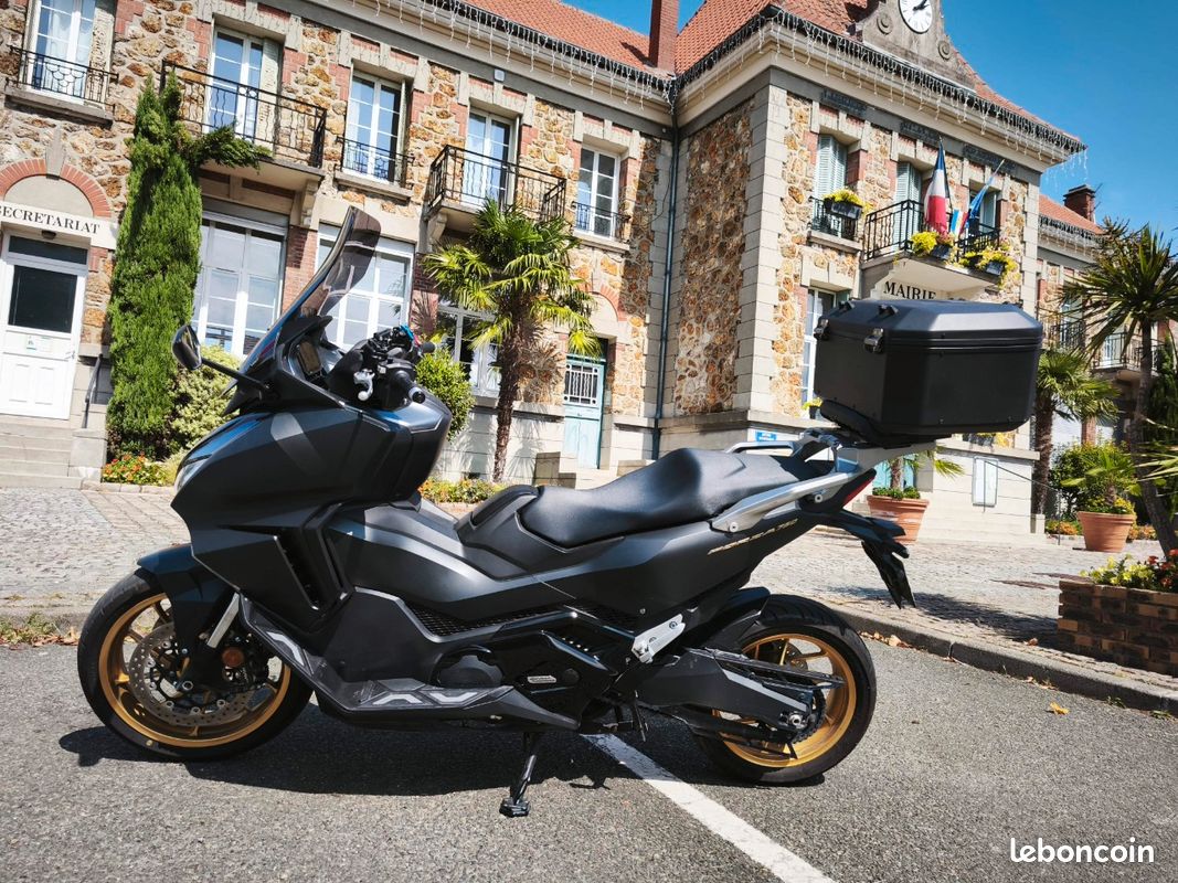 Honda forza 750 (image 3)