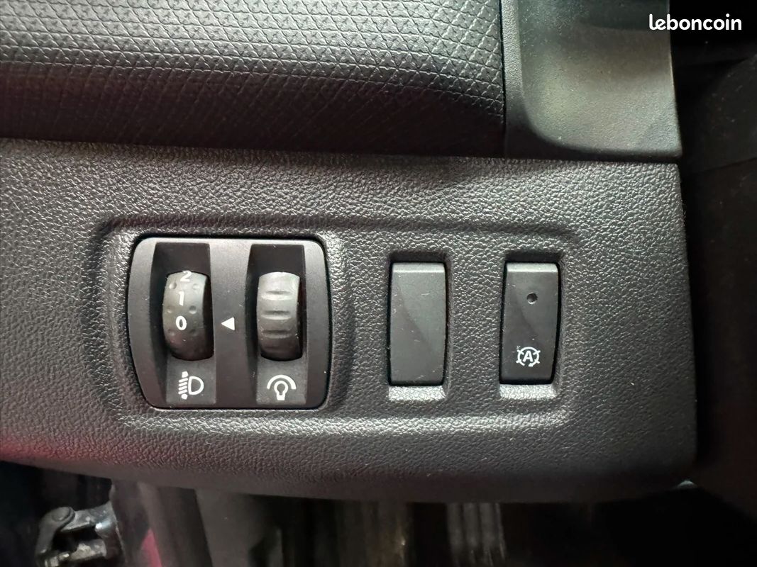 Renault clio iv 0.9 tce 90 intens (image 23)