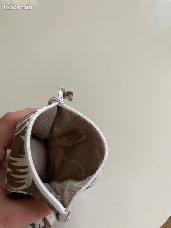 Petite trousse grise (image 2)