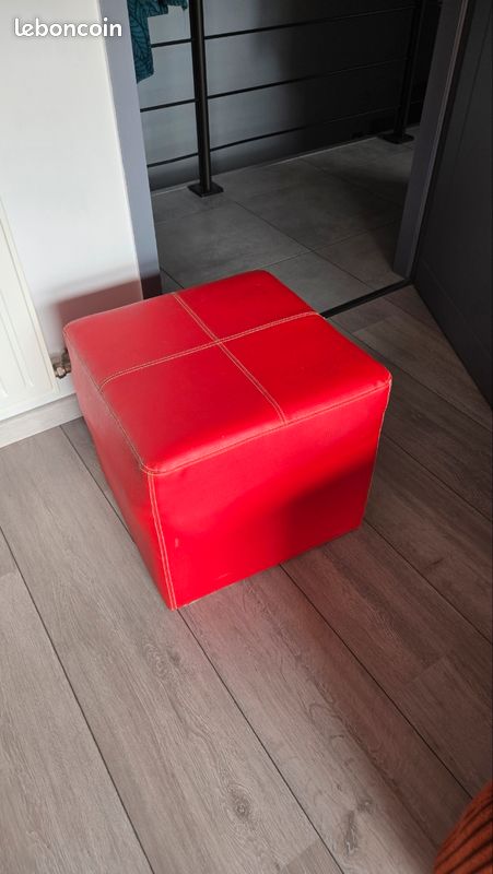 Pouf rouge (image 1)
