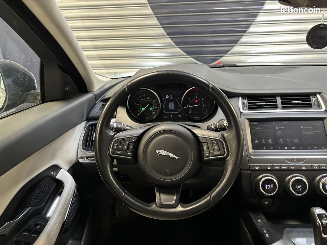 JAGUAR E-PACE D150 - AWD - BVA S PHASE 1 - CARPLAY - Toit ouvrant (image 12)