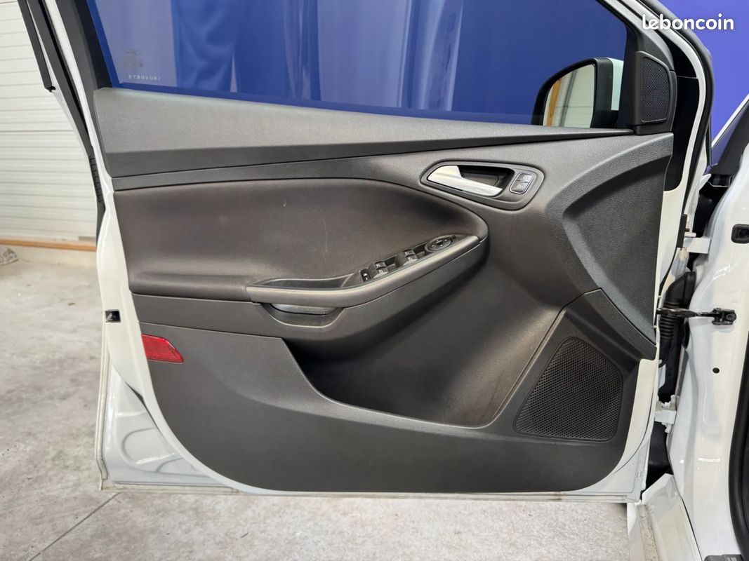 FORD Focus ST-Line 1.0 Ecoboost 125ch - Suivi - Caméra de Recul - GPS (image 26)