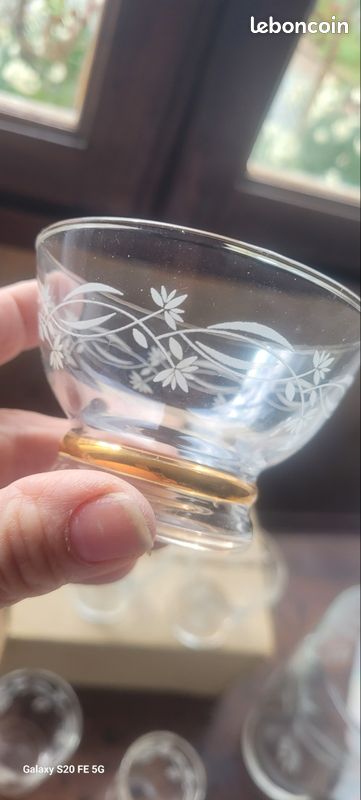Verres anciens et carafe (image 2)
