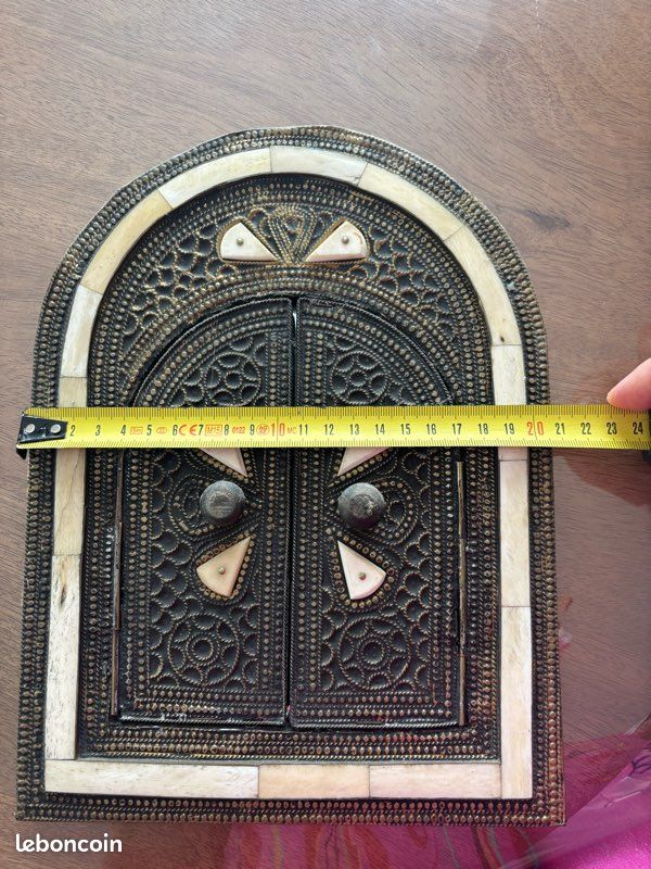 Petit miroir marocain oriental à volets – décor travaillé (image 1)