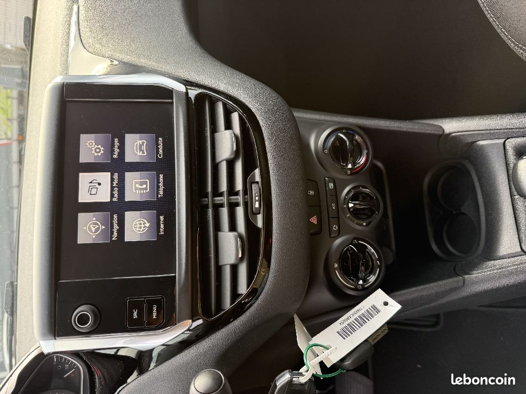 Peugeot 208 1.6 BlueHDi 75ch BVM5 Active (image 11)