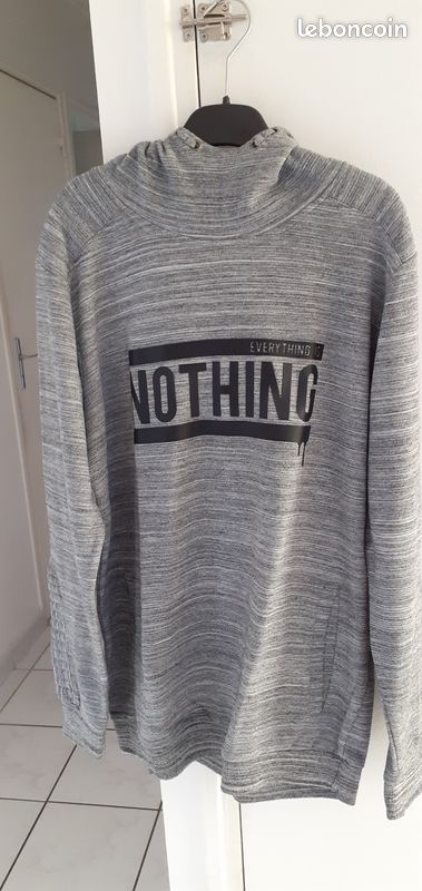 Pull avec capuche (image 1)