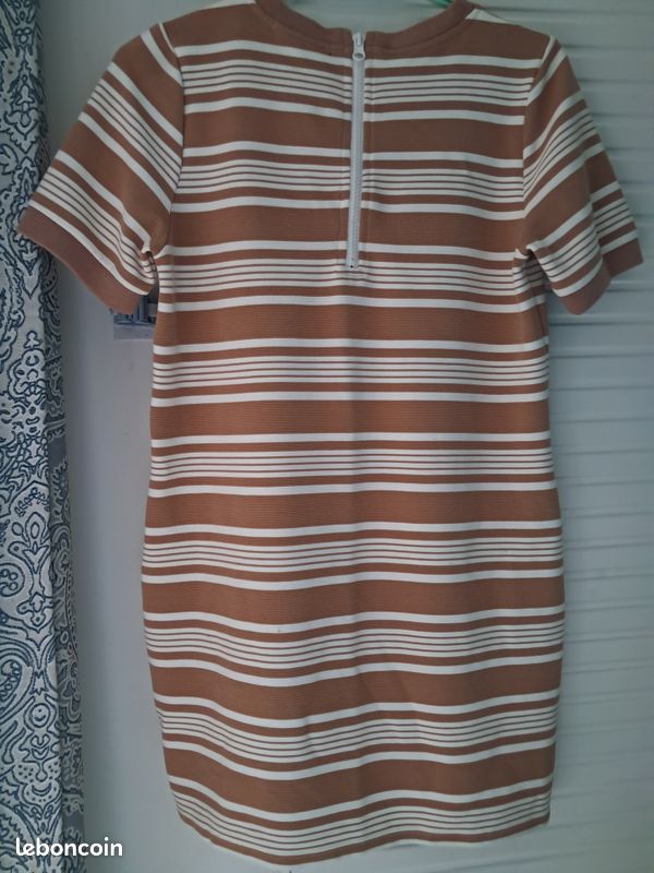 Jolie robe à rayure caramel et blanche (image 2)