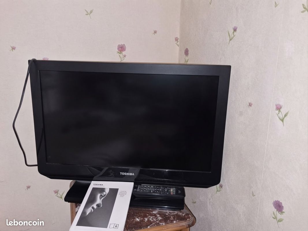 Téléviseur Toshiba 32" (81 cm) HD - Avec télécommande et notice (image 1)
