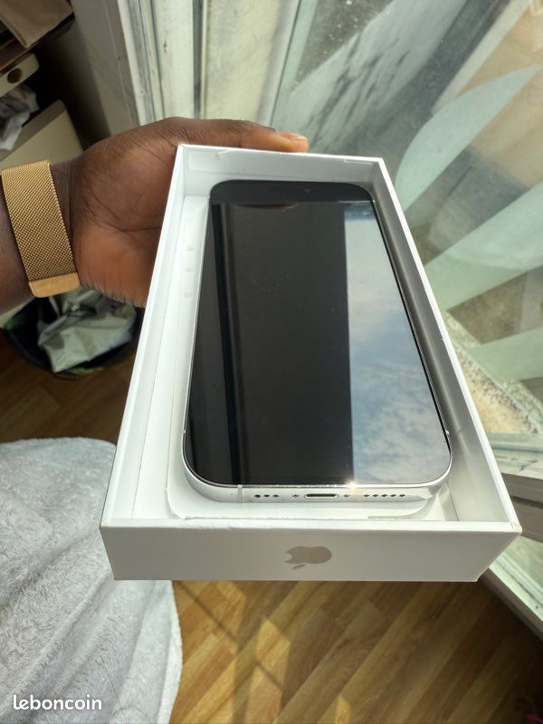 IPhone 14 Pro 128 Go - Bon état + Coque offerte (image 14)