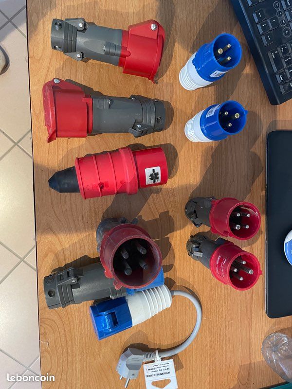 Divers prises électriques hypra (image 1)