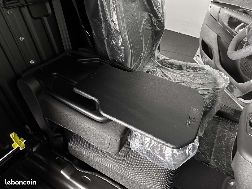 Citroën Berlingo VAN 3PL BLUEHDI 130CH -32% NEUF EAT8 S&S CARPLAY REGUL DAB FULL LED CABINE EXTENSO (image 32)