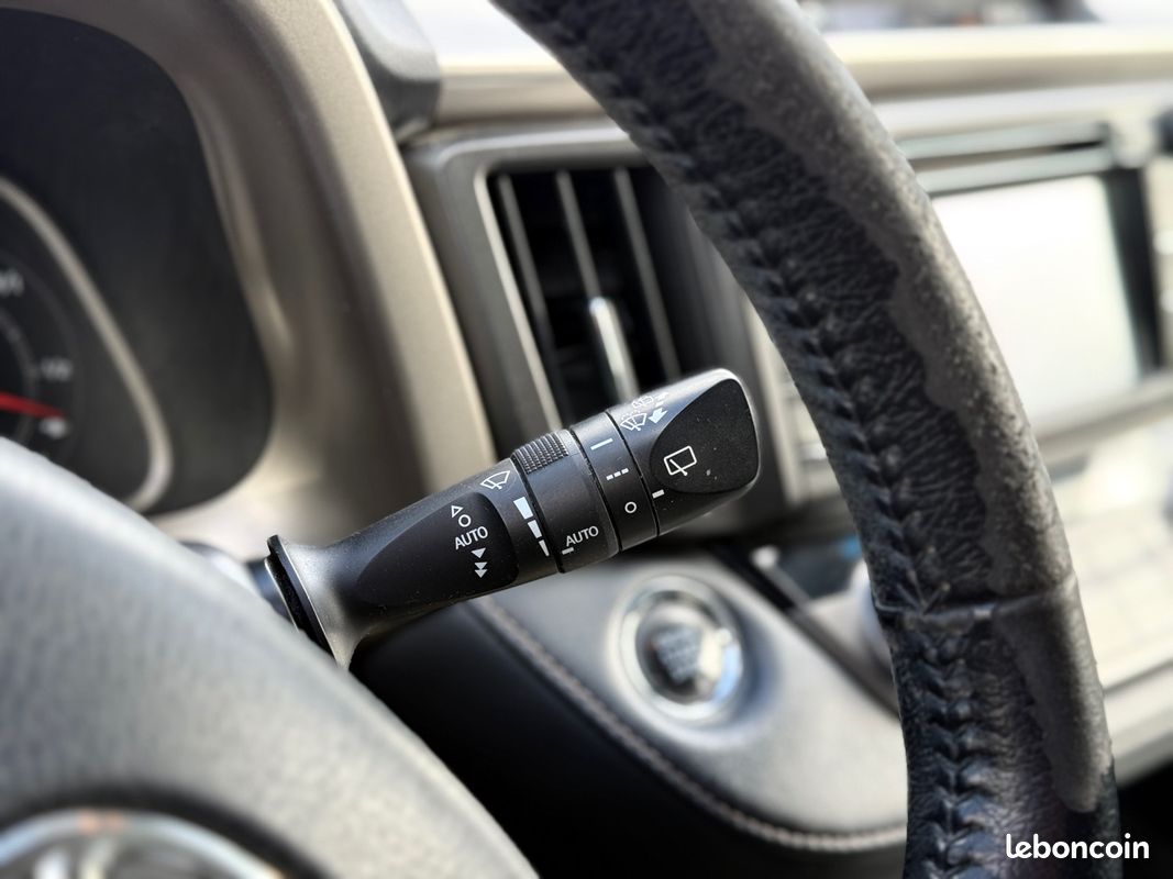 Toyota RAV4 2.0 D-4D 124ch Lounge – GPS – Caméra de recul – Chaîne – Révisé & Garantie 6 mois (image 29)