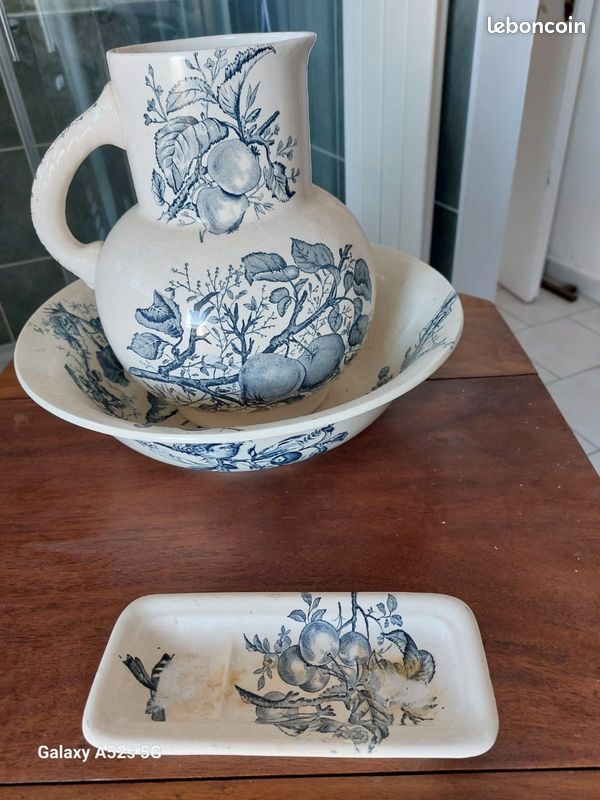 Ensemble de toilette en faïence St Amand - Décoration