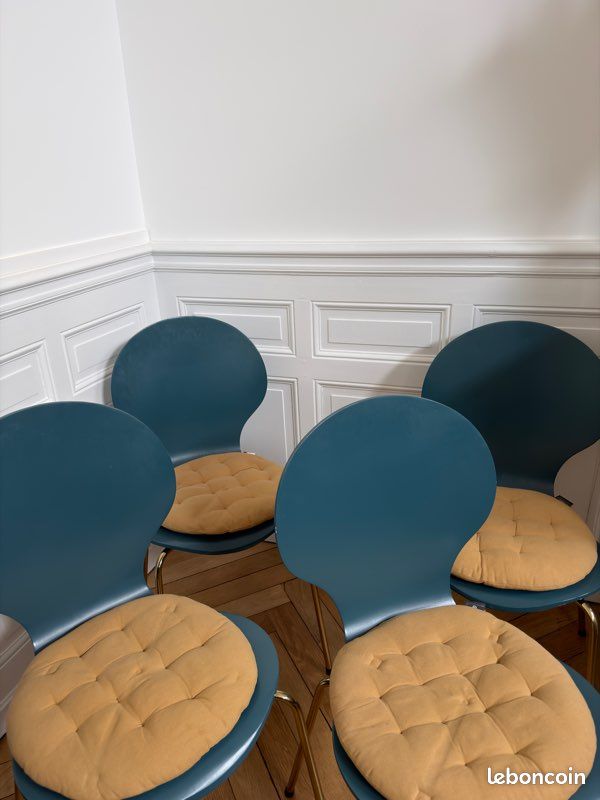 Chaise bleue canard « MADE » + pouf jaune « Atmosphera » (image 2)