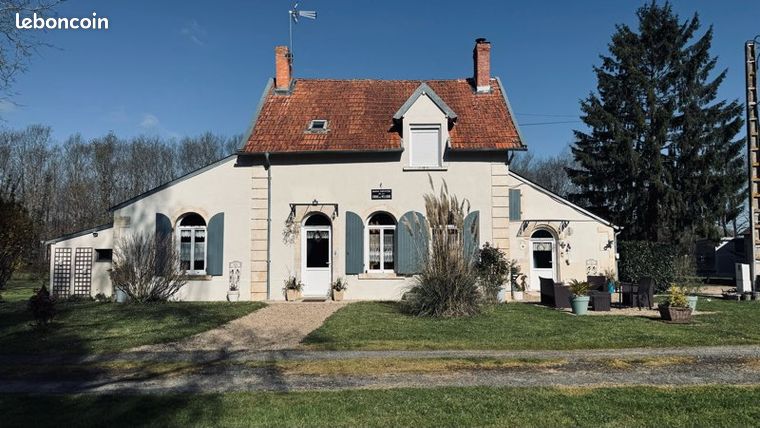 Maison authentique dans un environnement paisible et verdoyant