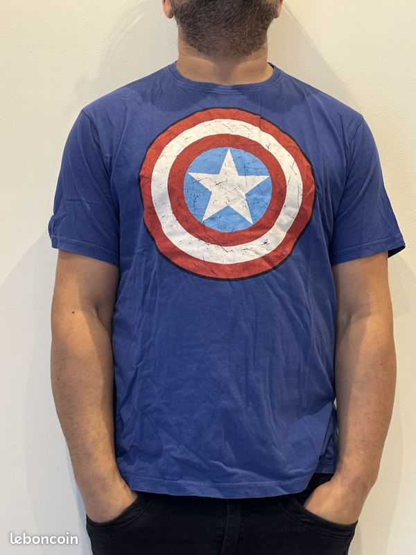 T‑shirt Captain America “Bouclier” bleu/navy taille L – bon état (image 1)