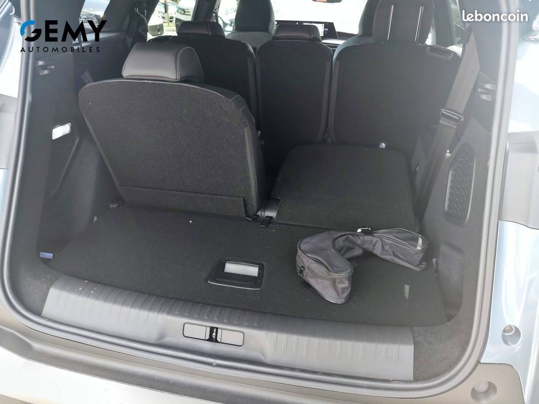 PEUGEOT 5008 Plug-in Hybrid 225 ch e-DCS7 Allure (image 6)