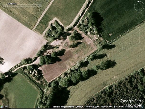 Terrain de loisir 1 ha au bord de l’eau à Azay-le-Ferron