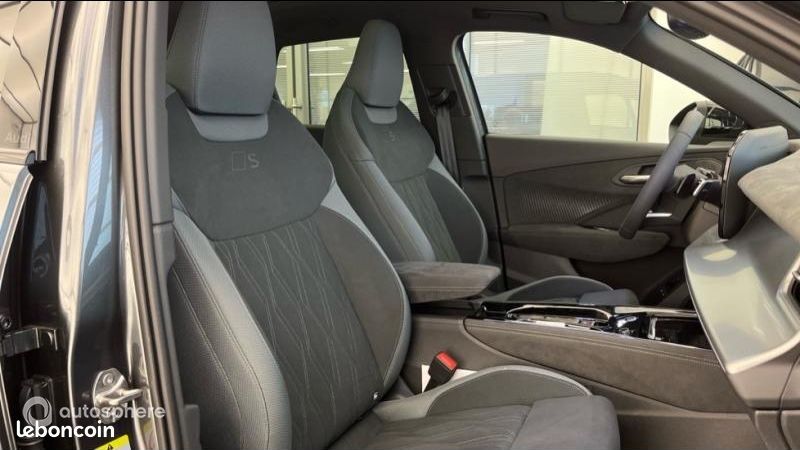 Audi Q3 1.5 e-hybrid 272ch S line S tronic 6 (image 13)