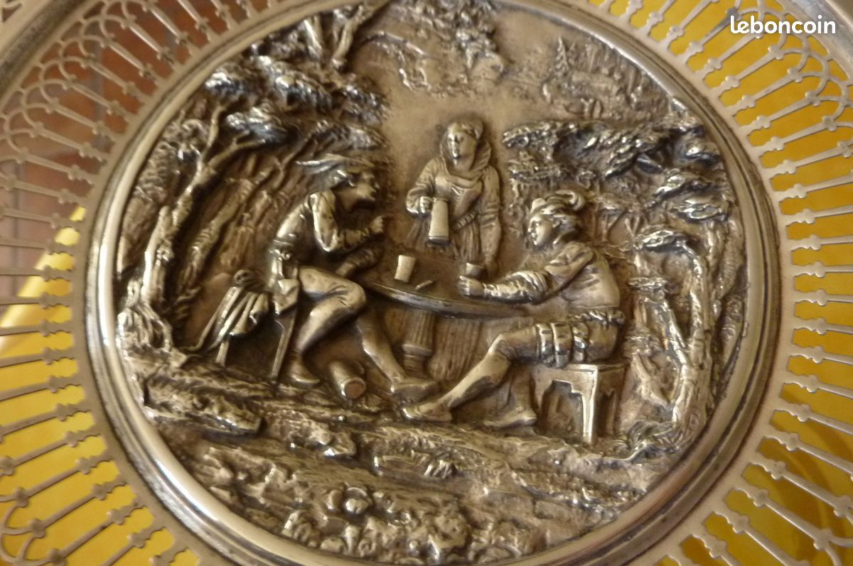 Superbe coupe montée scéne d'époque rubans croisés (image 2)