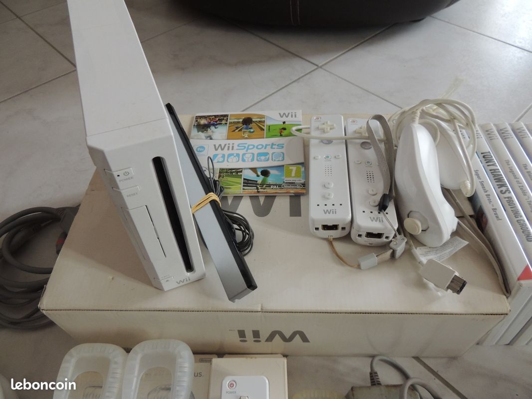 Console WII complete boite et jeux 4 manettes (image 2)