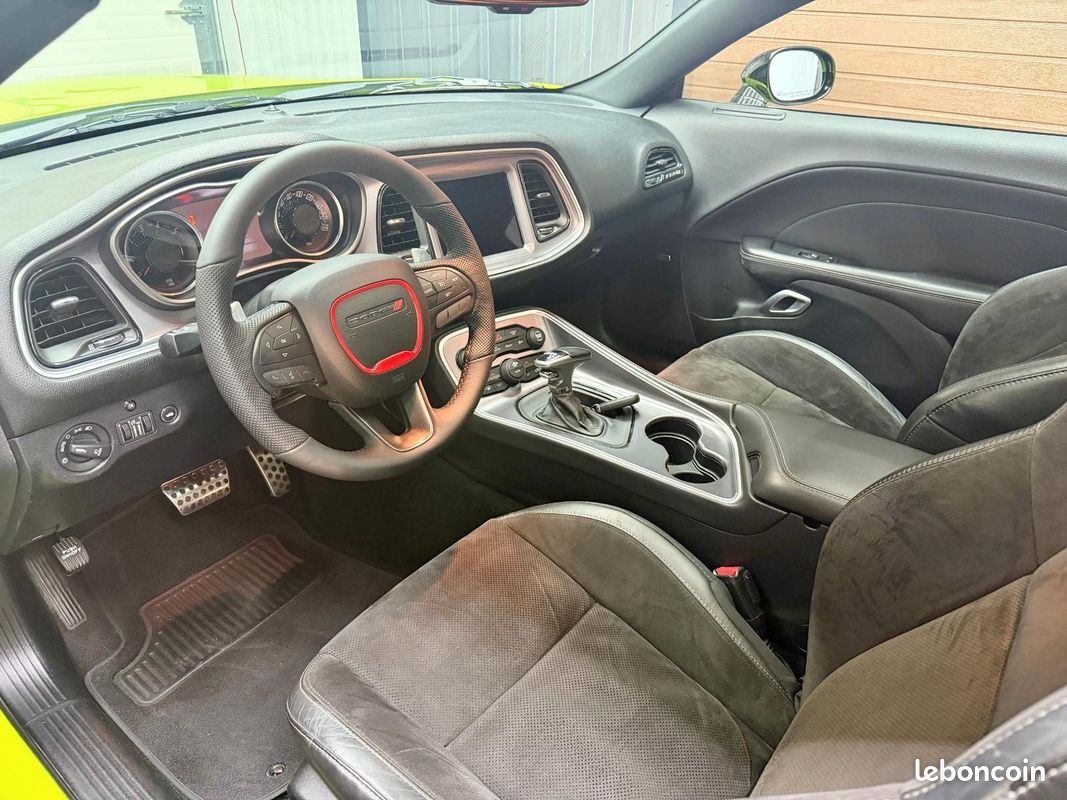 Dodge CHALLENGER R/T Scat Pack Widebody V8 6.4 492 ch – CarPlay – Caméra – Harman Kardon (image 7)