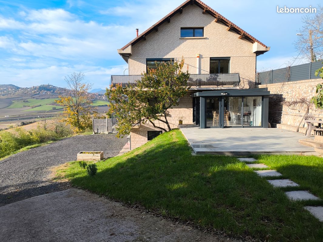 Maison 9 pièces 240 m² · à Veyre-Monton · 240 m² · 497 000 €