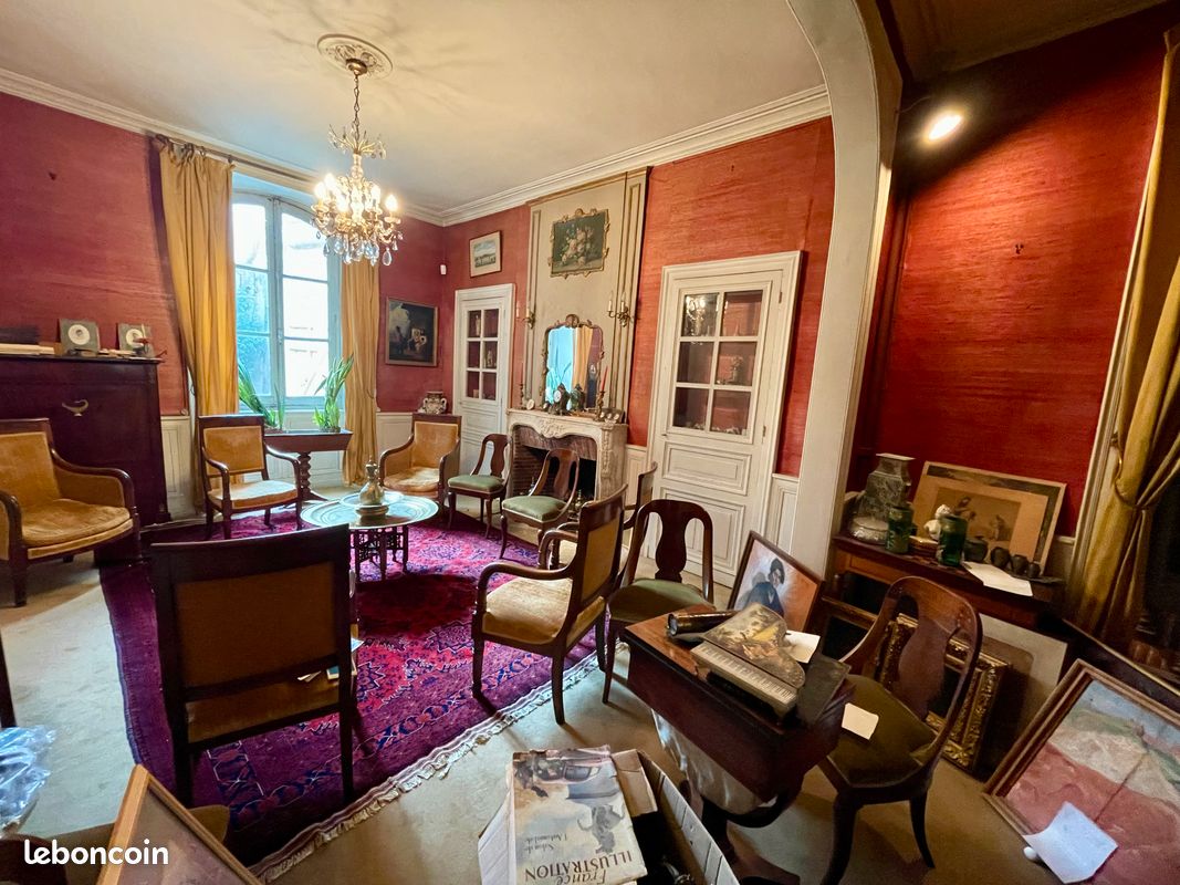 Maison 12 pièces 370 m² · à Châteauroux · 370 m² · 392 000 €