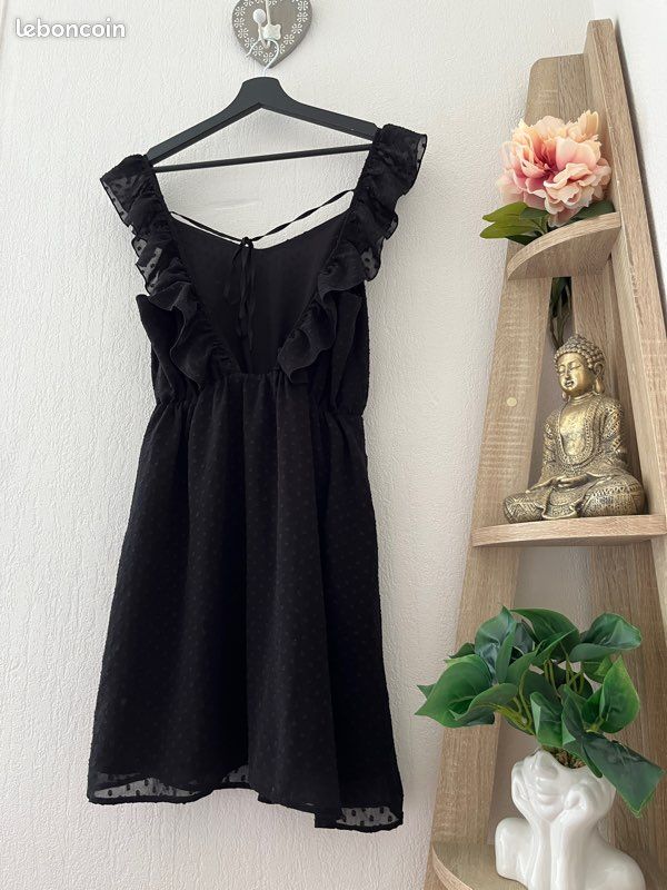 Très jolie robe noire à plumetis manches volants Pimkie T38/M