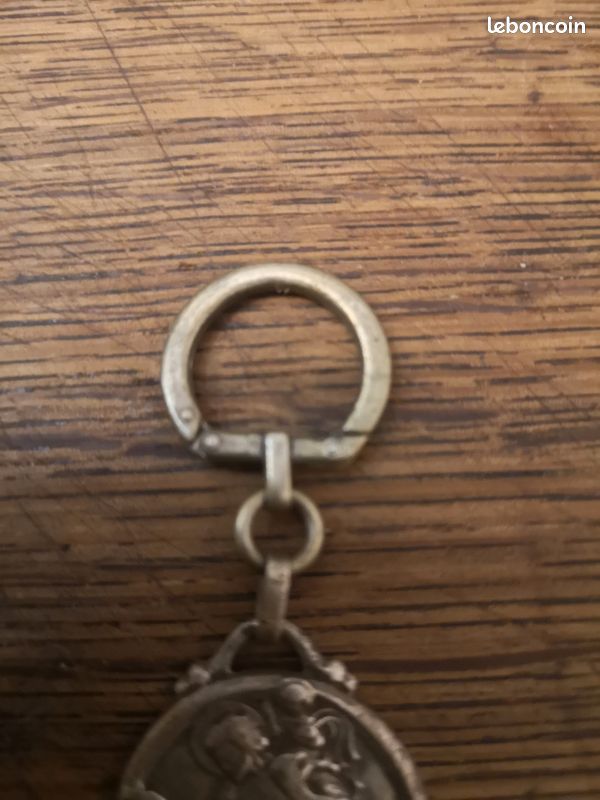 Porte clés rond Saint Christophe émaillé bleu hauteur 4 cm - Bagagerie - Maroquinerie