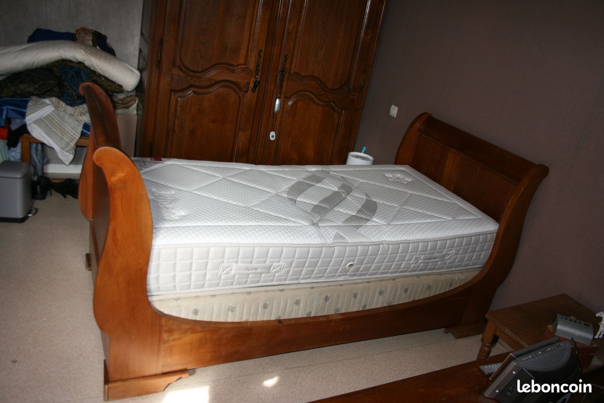 Lit bateau 1 personne en merisier massif (image 1)