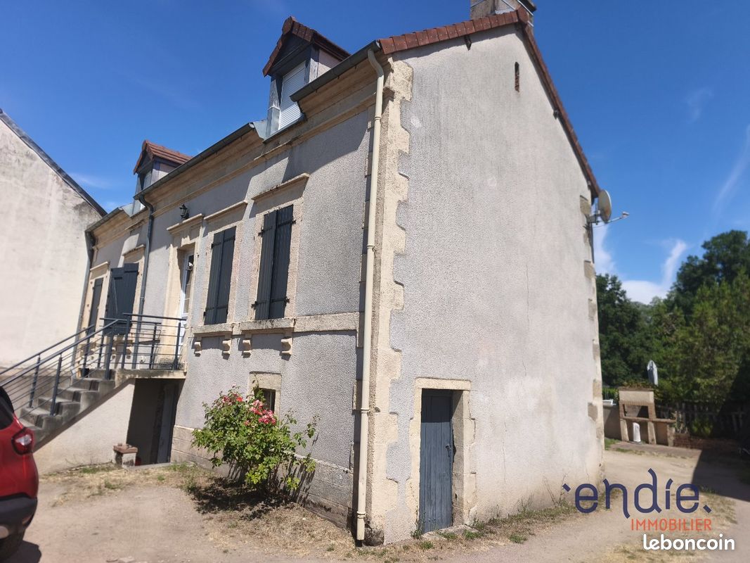 Maison 7 pièces 161 m² · à Cosne-d'Allier · 161 m² · 117 000 €