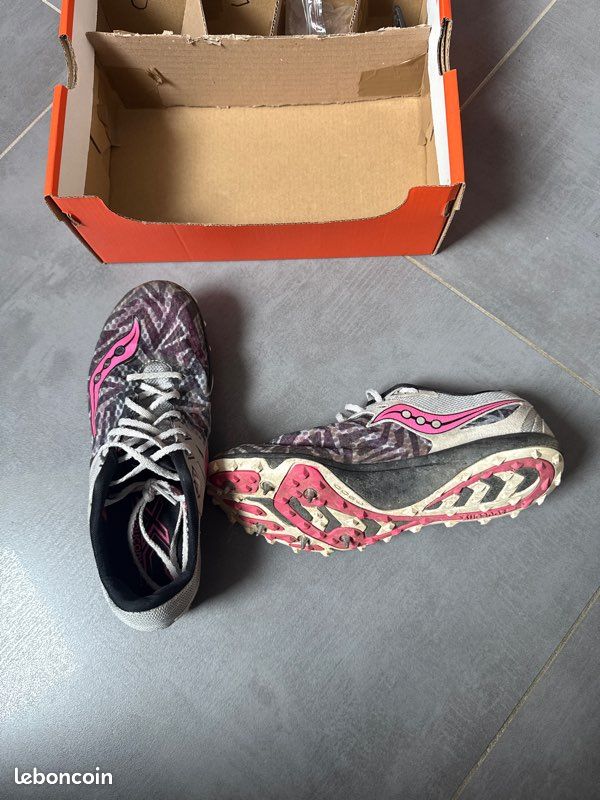 Chaussure athlétisme pointe 38,5 (image 2)