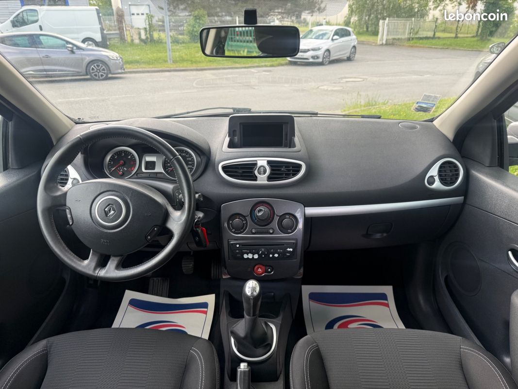 Renault CLIO III ESTATE 1.5 dci 70 cv Authentique (image 5)