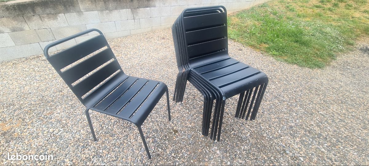 Lot de 8 chaises à lattes en acier (image 1)