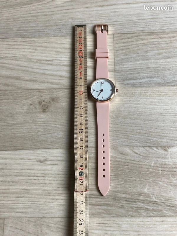 Montre Femme Quartz Silicone - Grand Cadran Étanché 3 ATM, Sport Et Décontractée, Rétroéclairage LED, Idéale Jeunes Femmes Et Filles
