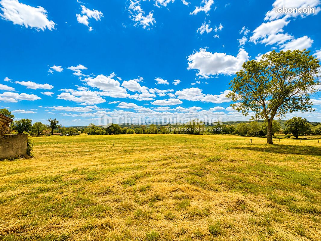 Terrain 4576 m² · à Montaiguët-en-Forez · 4 576 m² · 25 000 €