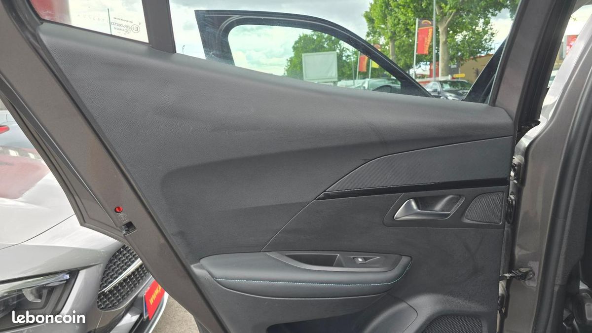 Peugeot 2008 Allure Pack (image 26)