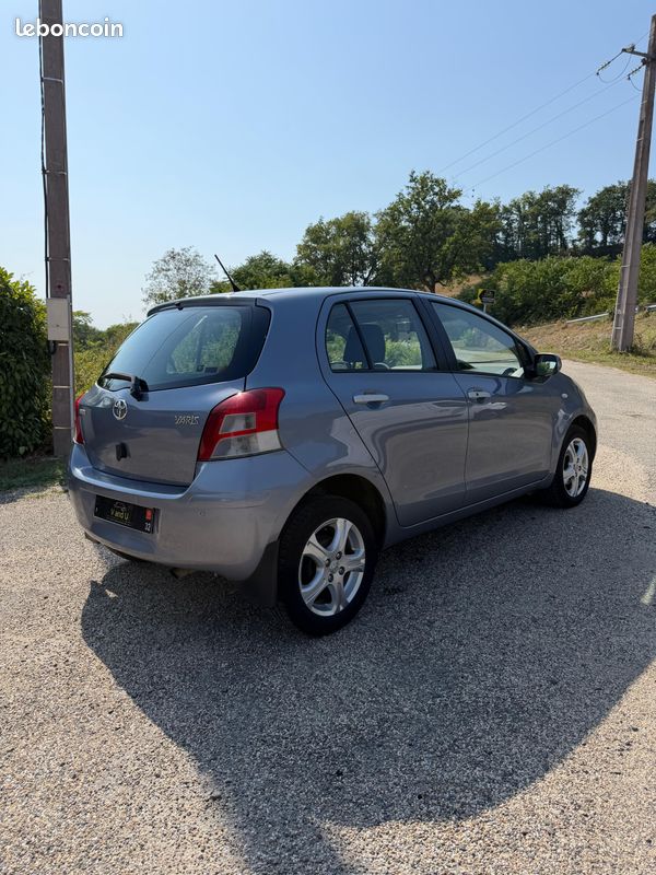 TOYOTA YARIS 1.3 VVT-i 100 DYNAMIC – AUTOMATIQUE (image 2)