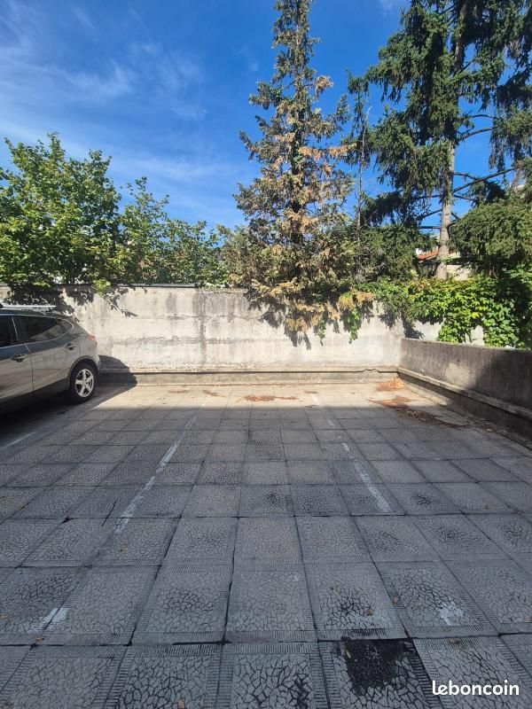 Parking Montrouge · 17 000 €