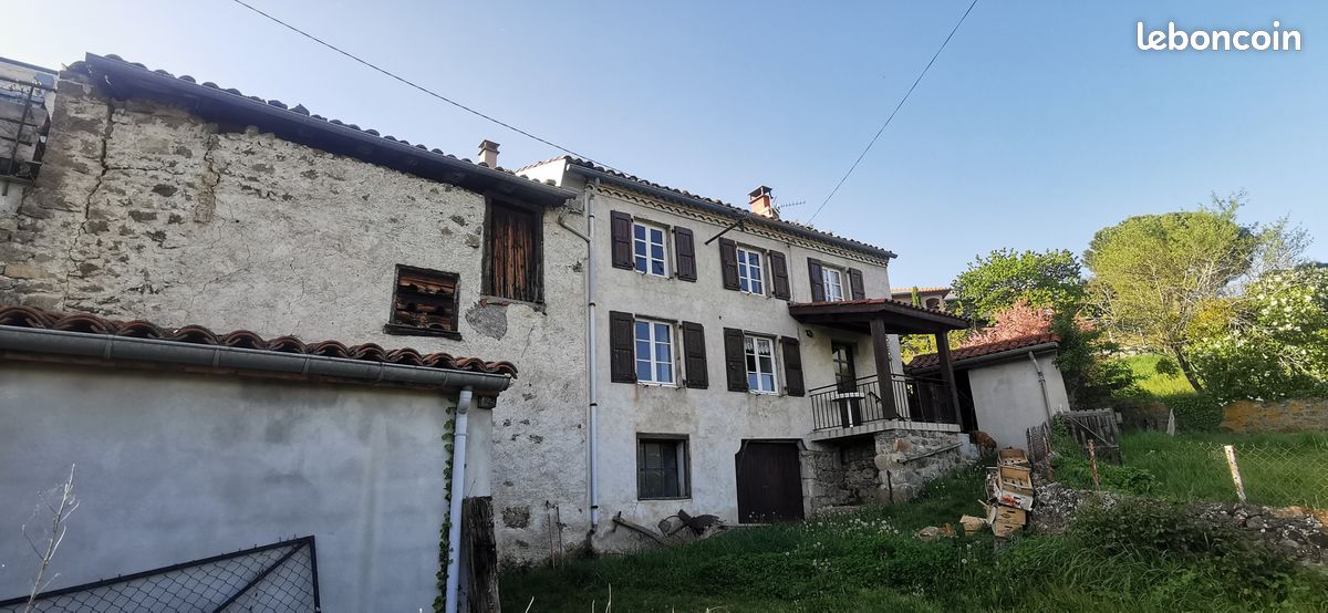Maison 6 pièces 100 m² · à Essertines-en-Châtelneuf · 100 m² · 155 000 €