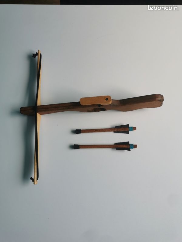 Arbalète en bois (image 1)