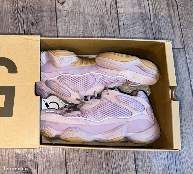 Yeezy 500 (image 1)