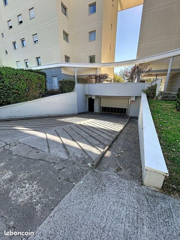 Parking 15 m² · à Torcy · 15 m² · 12 000 €