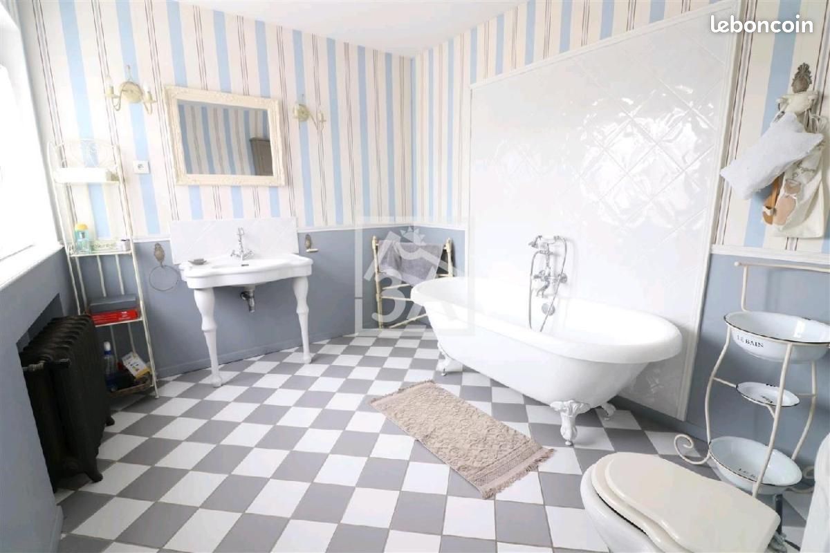 Maison 8 pièces 245 m² · à Calais · 245 m² · 303 340 €